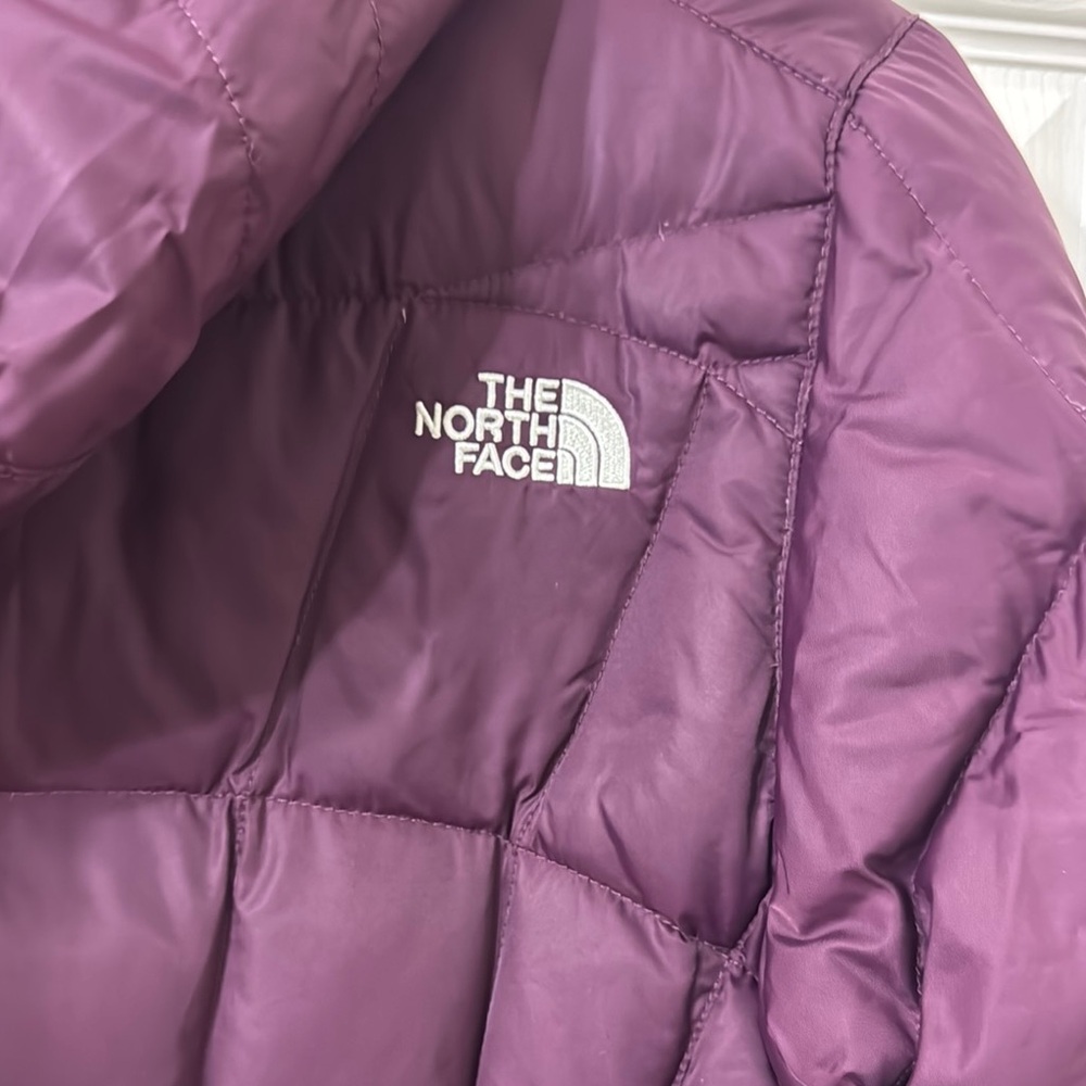 The North Face Women's Purple Puffer Jacket - Picture 4 of 8